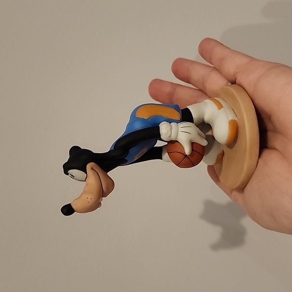 Vintage disney goofy basketball ceramic figurine - Picture 2 of 5